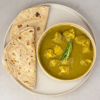 Andhra Green Chilli Chicken With Tawa Roti