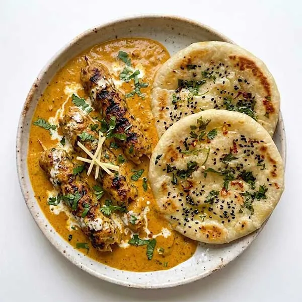 Murgh Hasina Kebab Curry With Tawa Kulcha