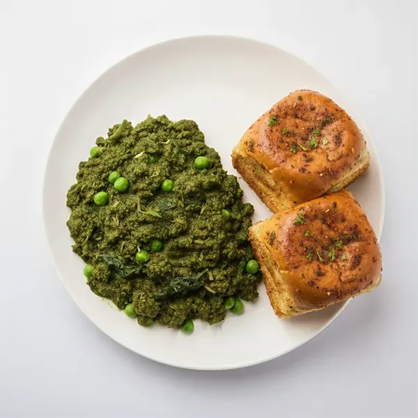 Mutton keema matar saag with masala pav